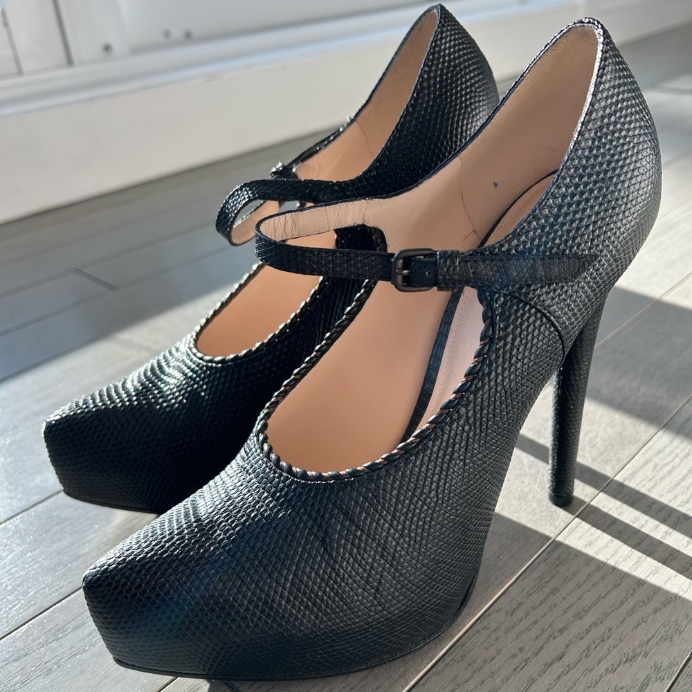 Authentic Bottega Veneta Mary Jane Black Textured Heels